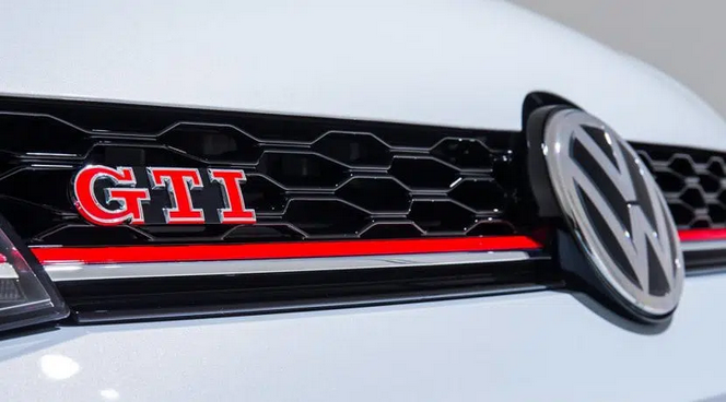 ¿Qué significan GT y GTI en los coches? Descubre el origen y la evolución de estas siglas icónicas