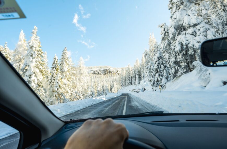 Conducir en invierno: 6 trucos infalibles para dominar el hielo y la nieve sin riesgos